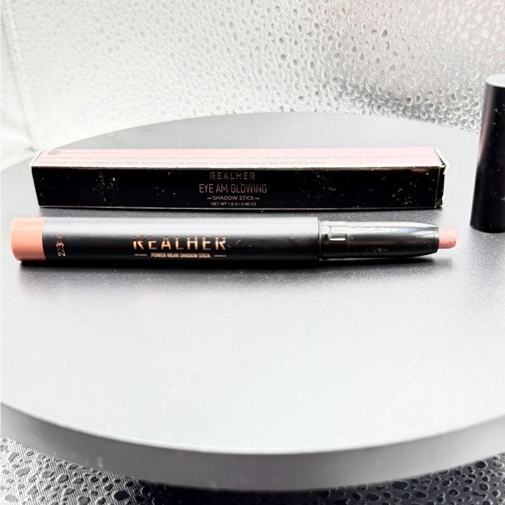 RealHer Eyeshadow Stick in Warm Nude Peach